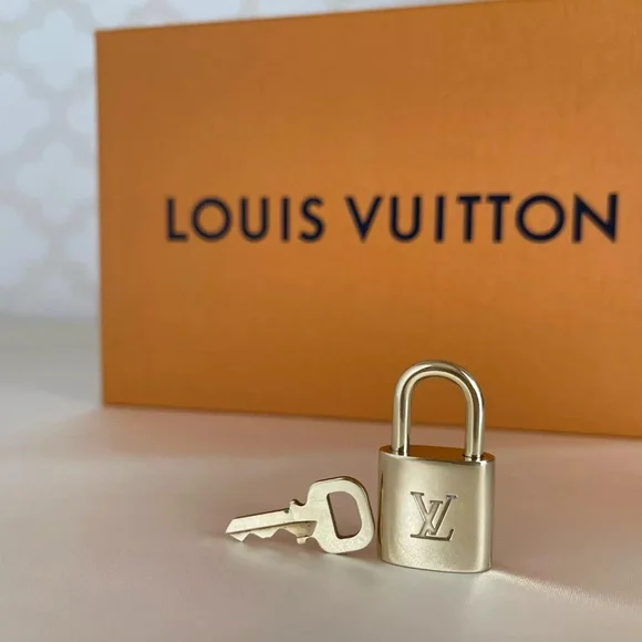 🌟LOUIS VUITTON PadLock Lock & Key Brass Gold Authentic Number (CHAIN AVAILABLE) - Picture 3 of 11